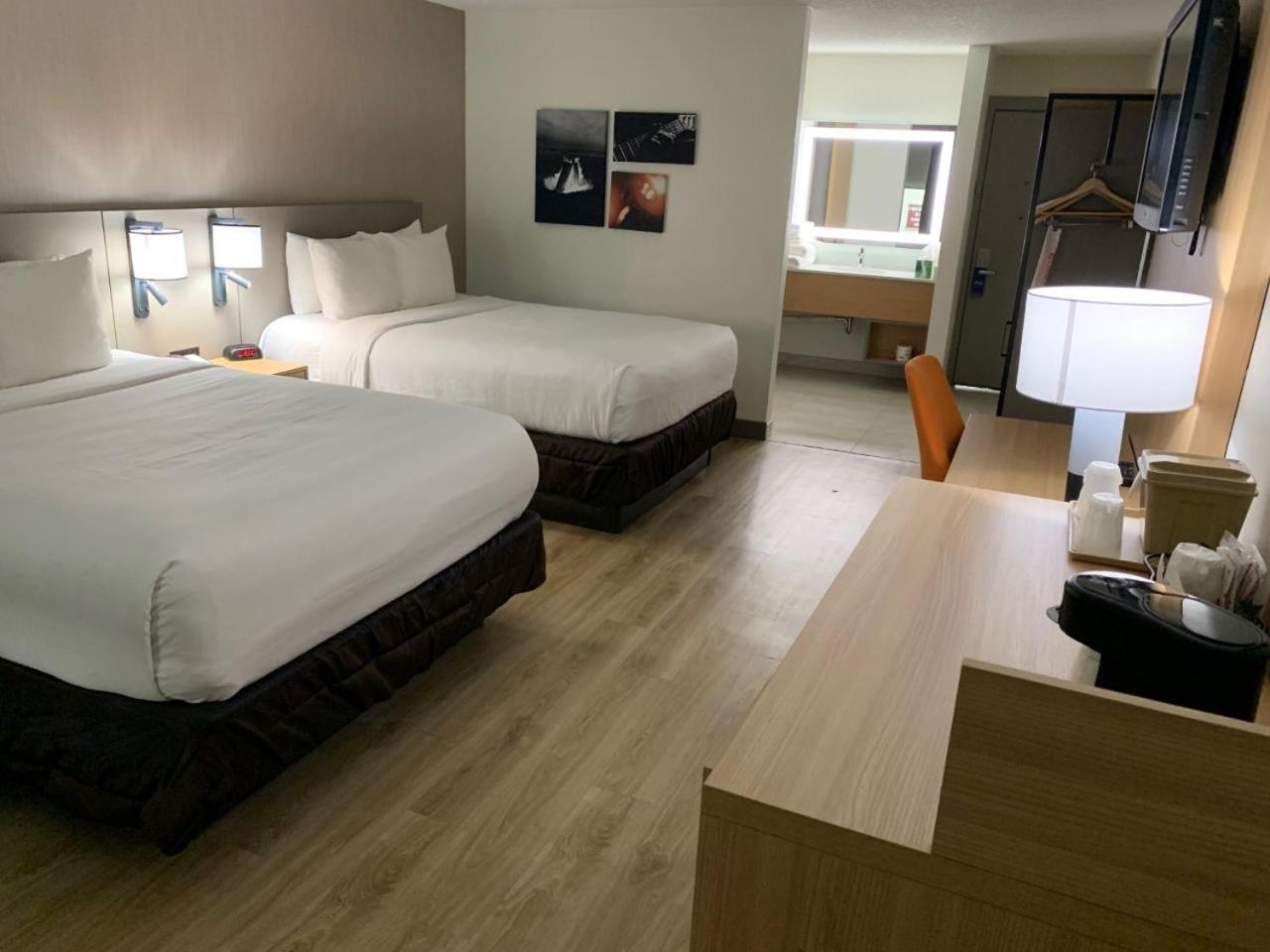 Queen Room with Two Queen Beds - Non-Smoking