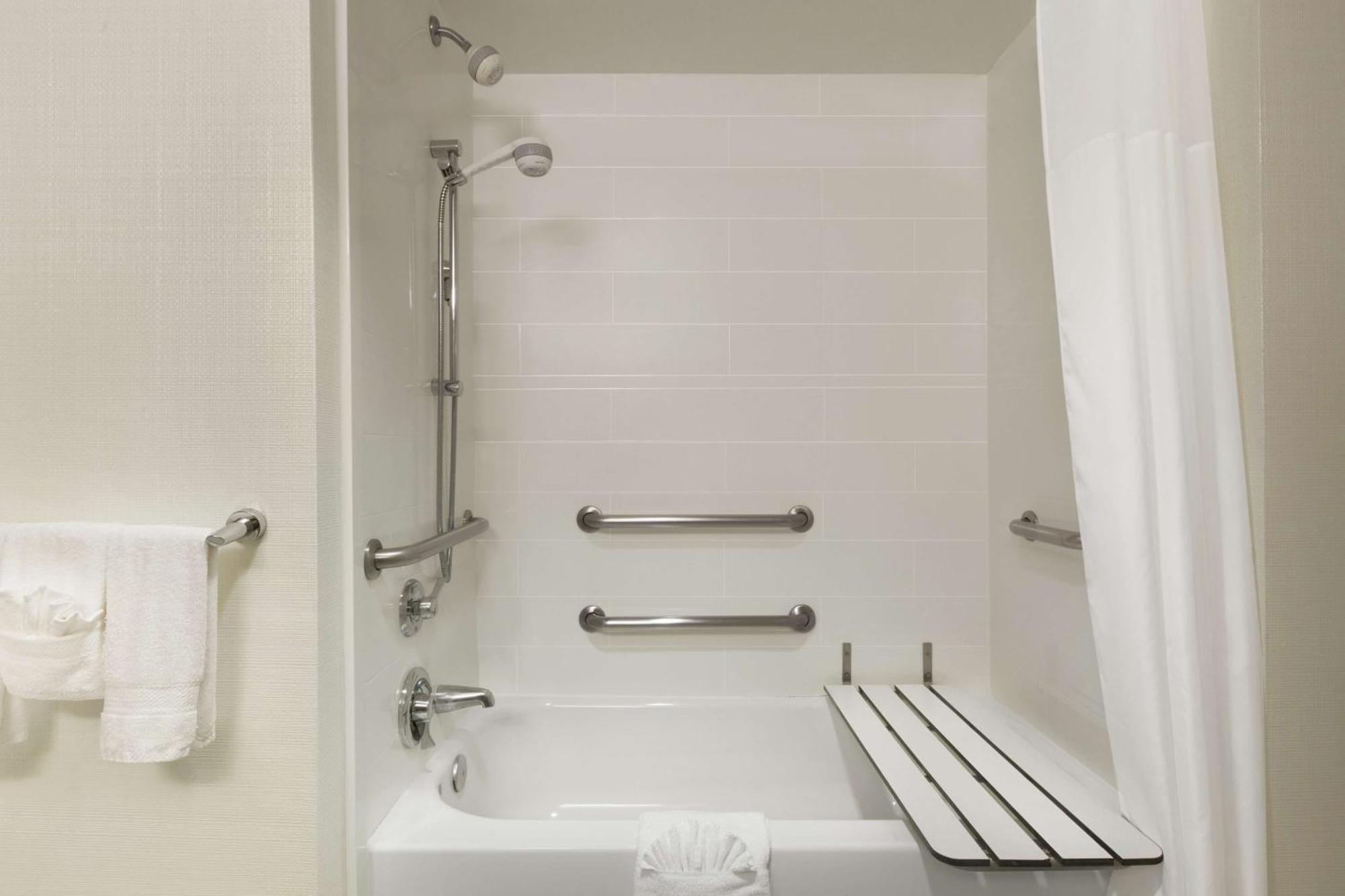 Queen Room with Two Queen Beds - Mobility/Hearing Access - Non-Smoking