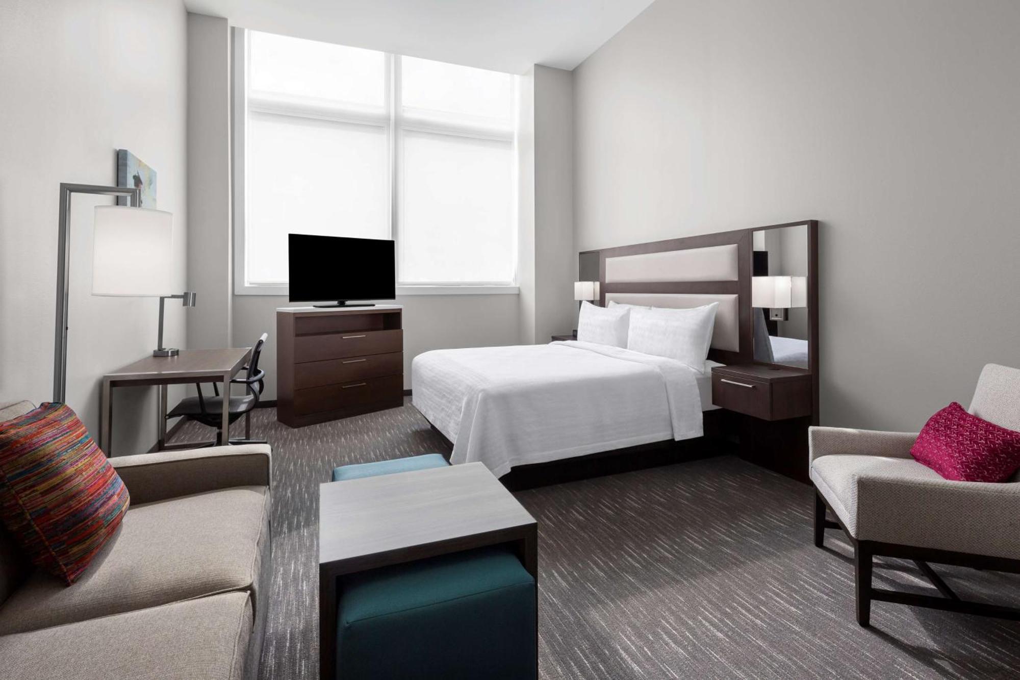 King Studio Suite with City View - Non-Smoking