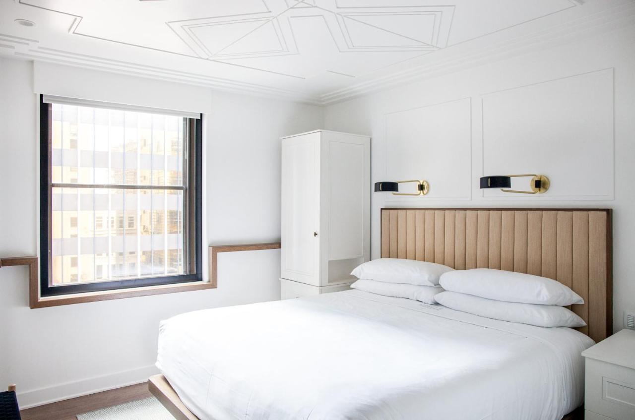 Superior Room 1 King,1421578335:JPEG