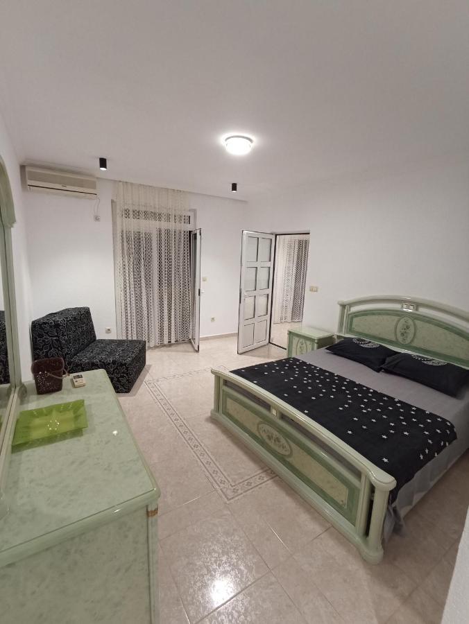 Queen Studio with Two Queen Beds - Non-Smoking