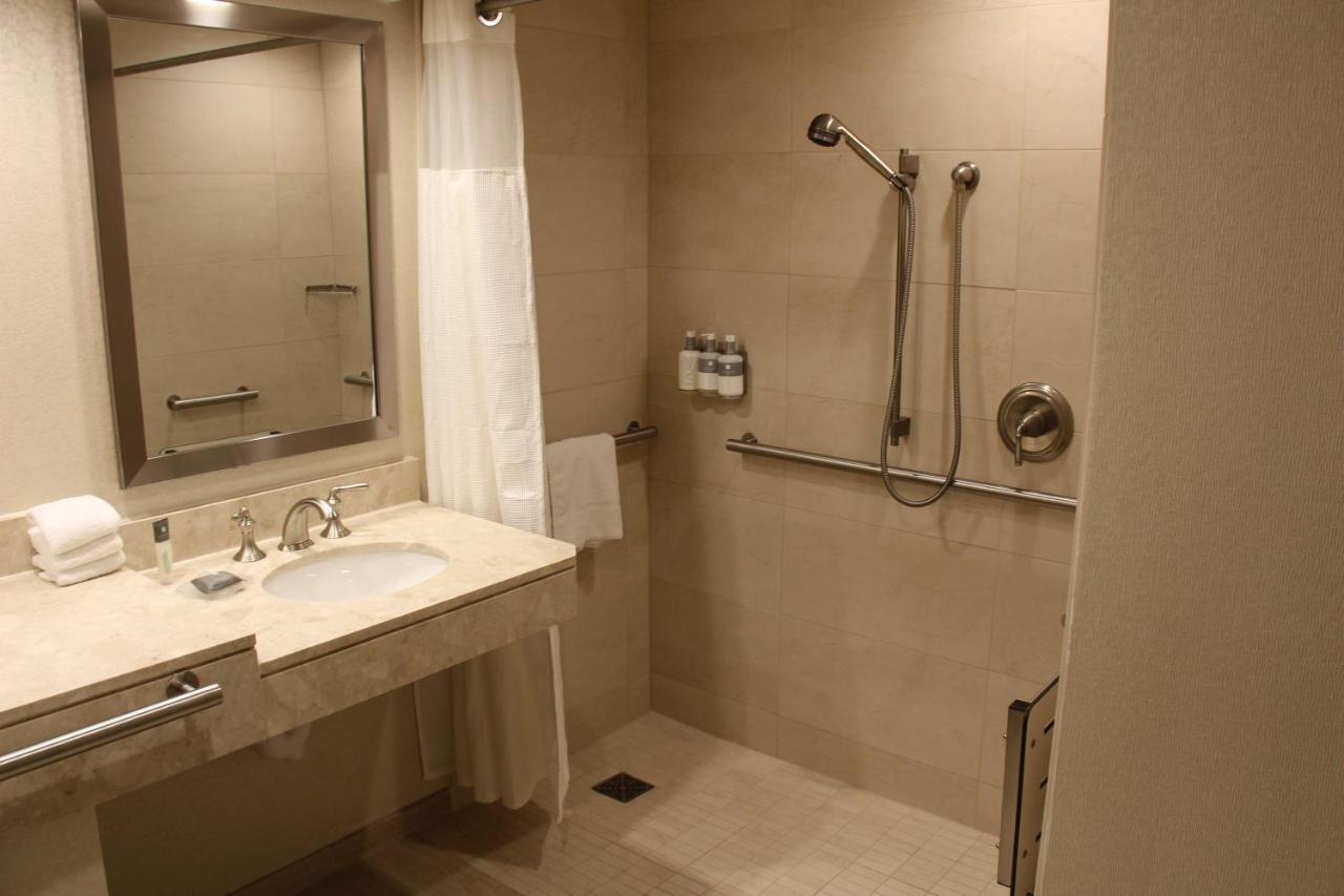 Queen Room Two Queen Beds Roll Shower Mobility Accessible