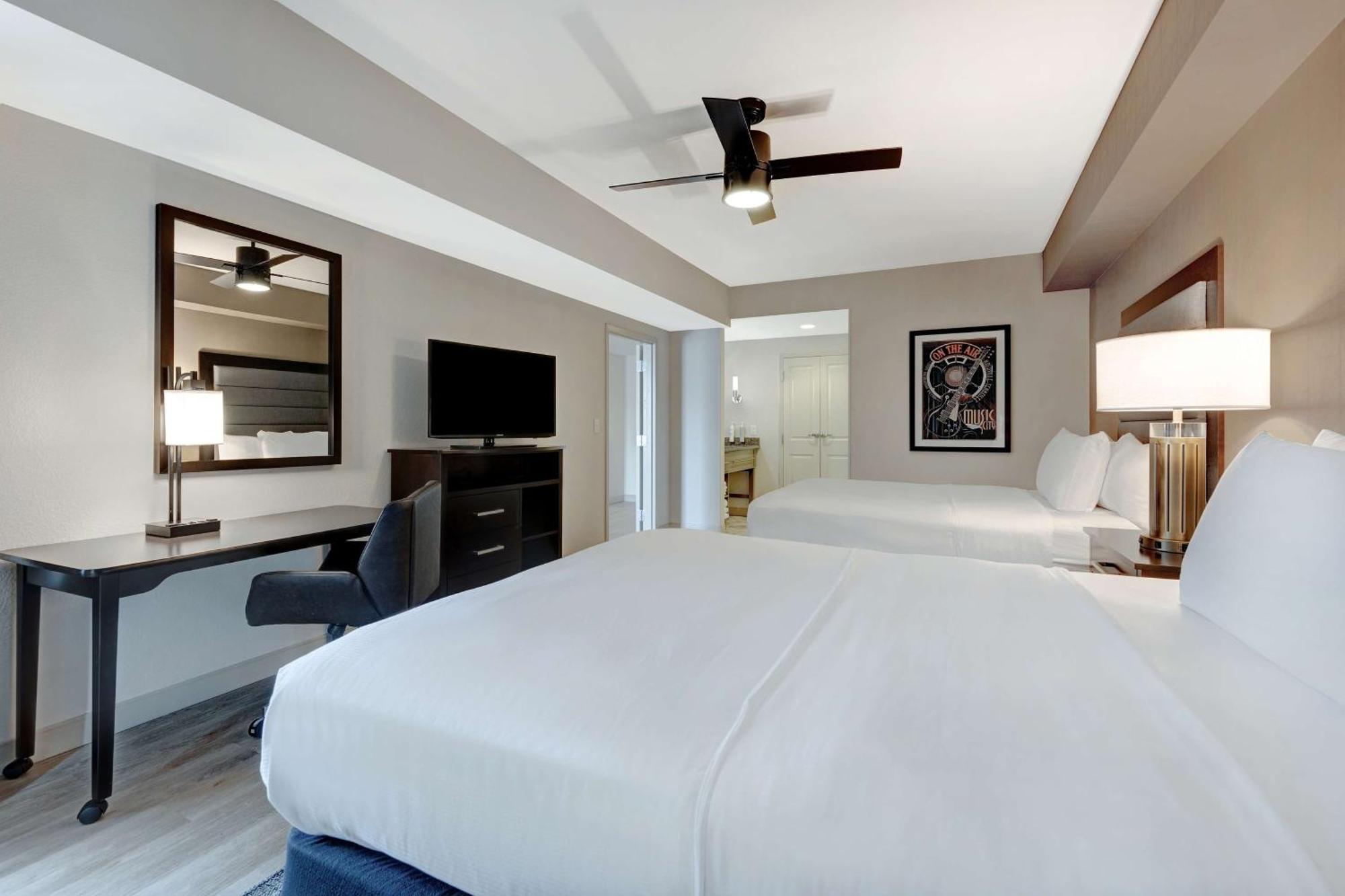 One-Bedroom Queen Suite with Two Queen Beds - Non-Smoking,1551975070:JPEG