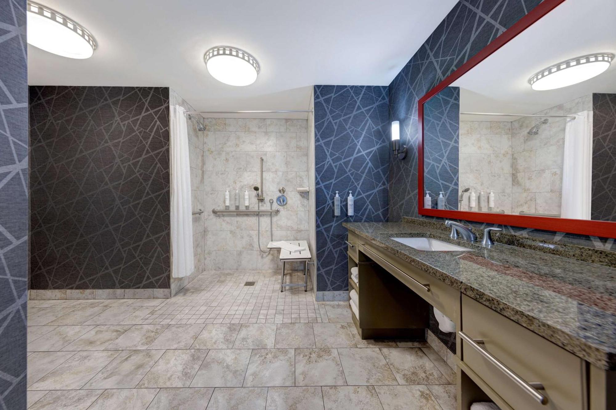 Two-Bedroom Suite - Non-Smoking,1551975166:JPEG