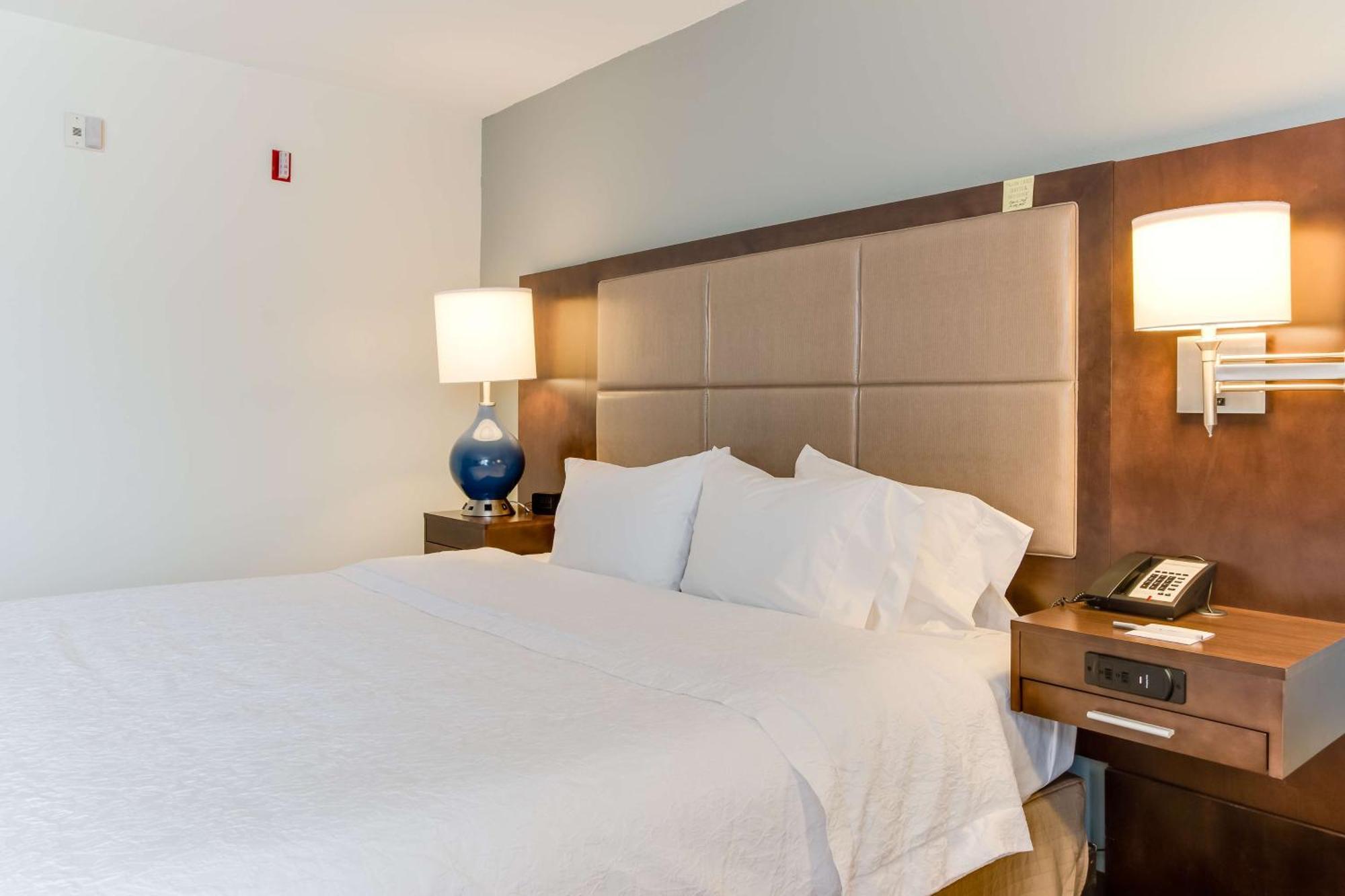 King Room with Accessible Tub - Mobility and Hearing Access/Non-Smoking