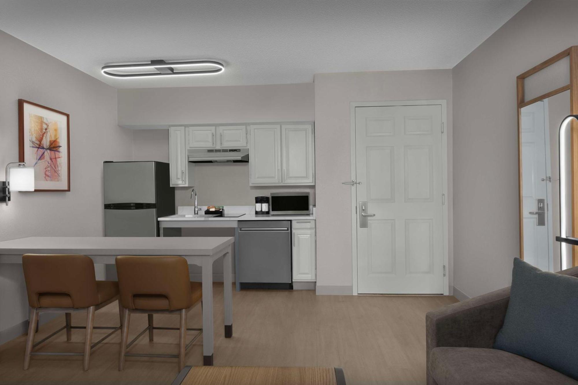 King Suite with Tub - Mobility Accessible