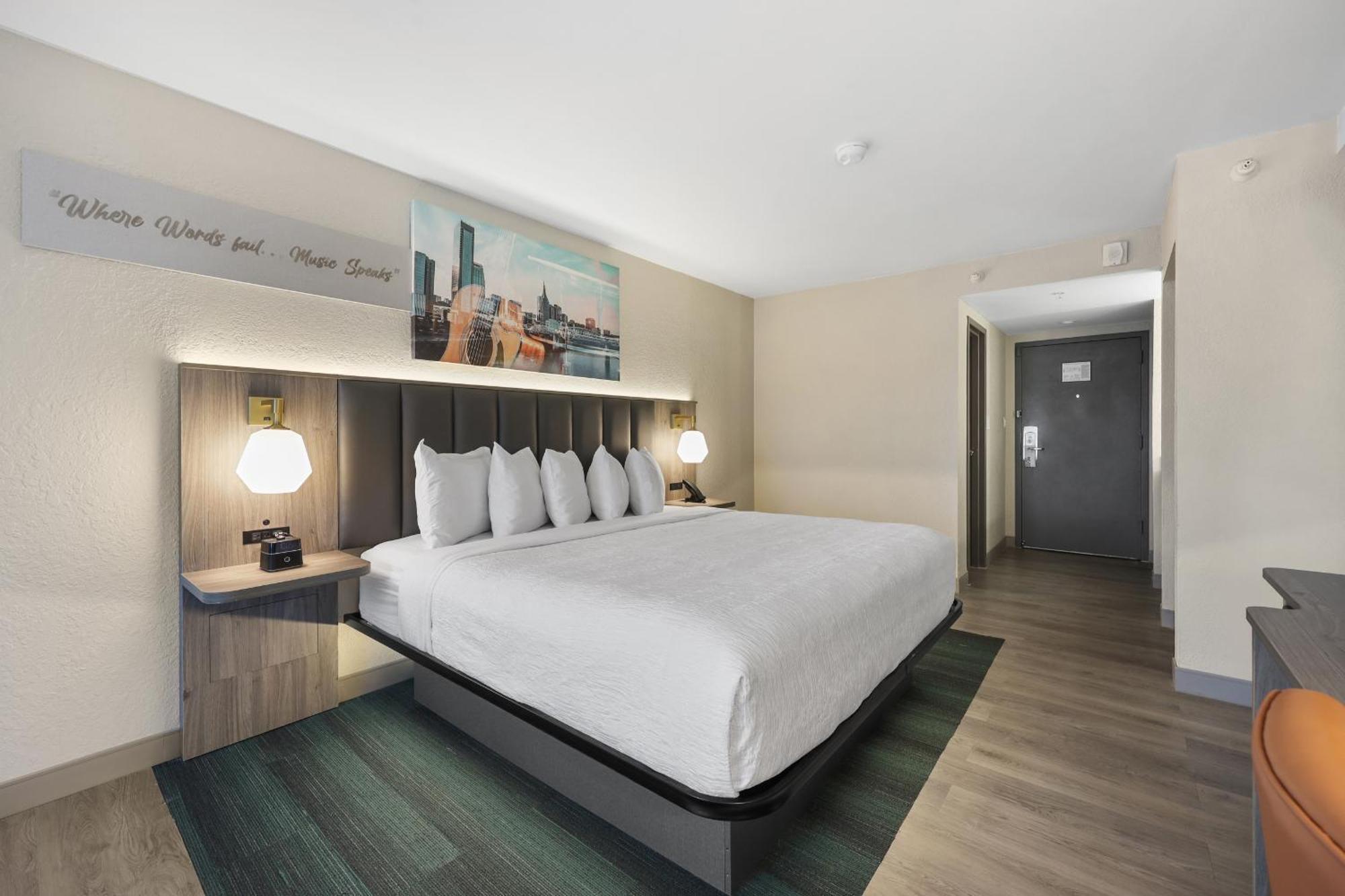 Deluxe King Room