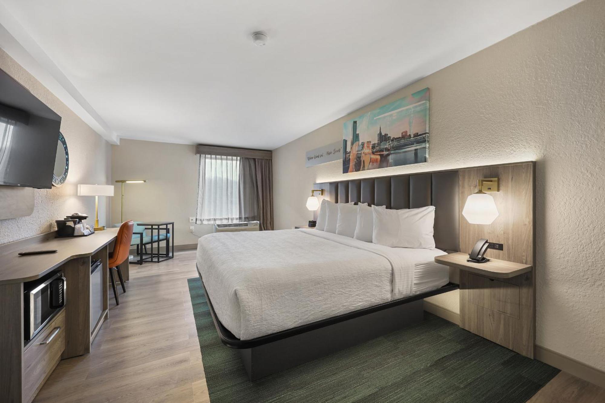 Deluxe King Room