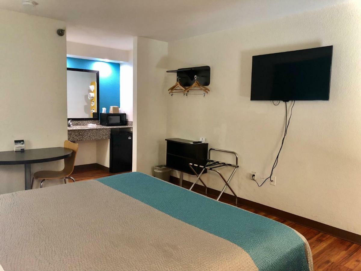 King Room - Disability Access - Non-Smoking