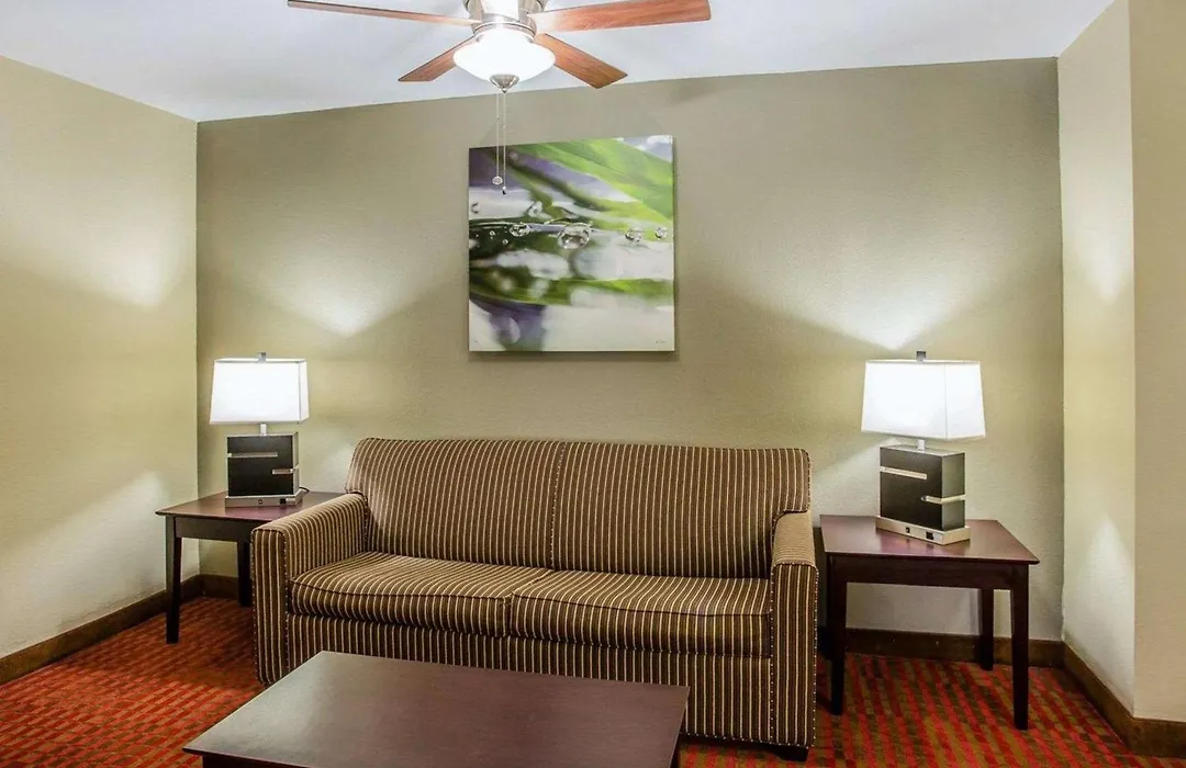 Quality Suites Nashville Airport-1