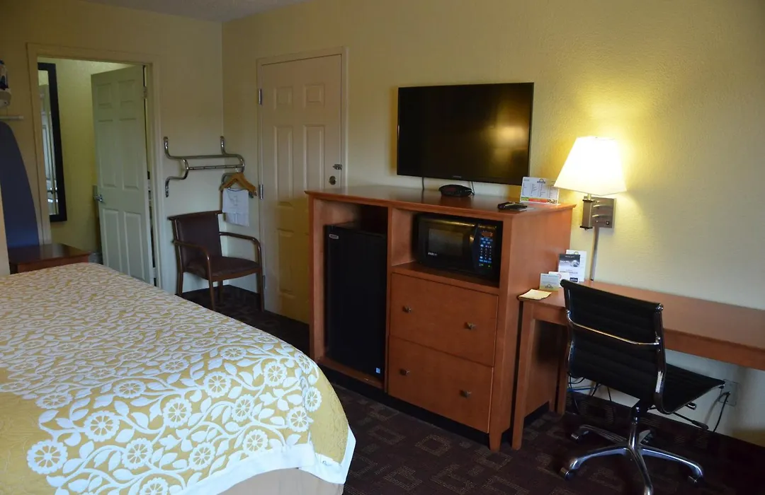 Days Inn By Wyndham Airport Nashville East-1