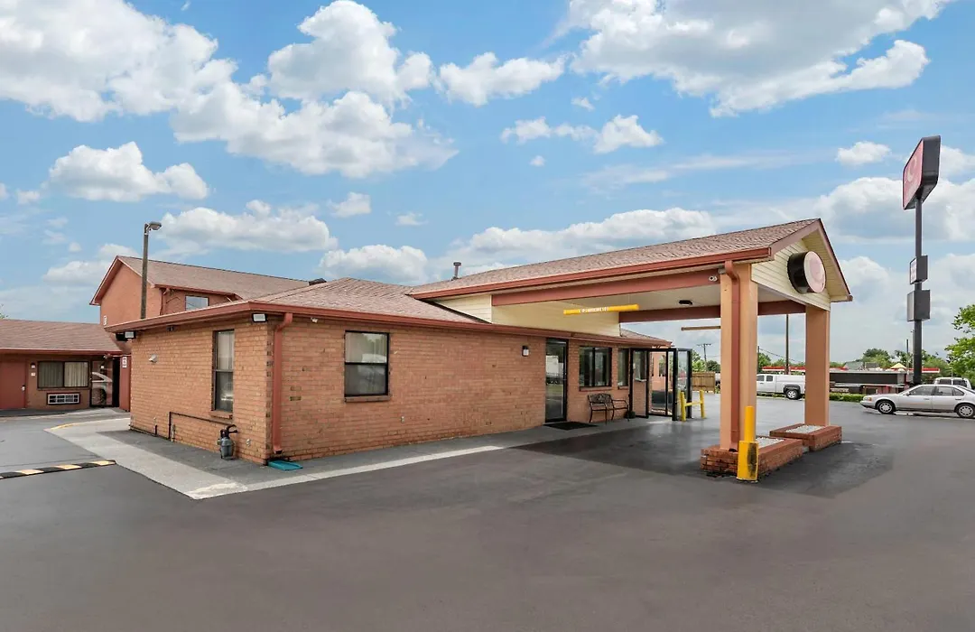 Econo Lodge Nashville North-1