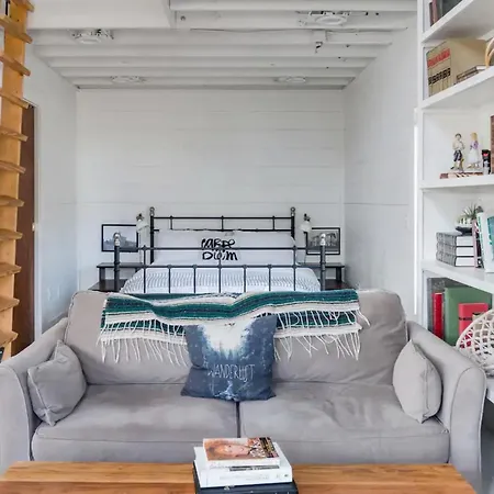Hip, Cozy Cottage With A Fire Pit In Cleveland Park-2