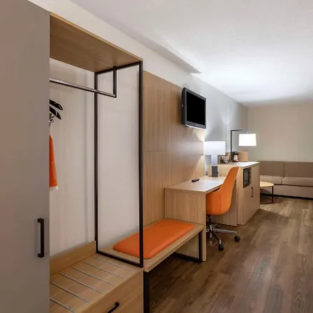 Comfort Inn & Suites Nashville Downtown - Stadium-2