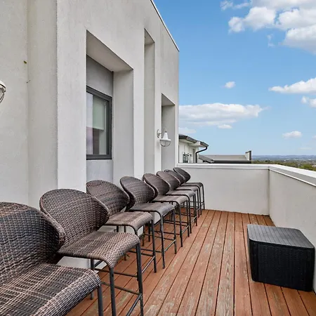 2Mi Downtown Hot Tub Balcony 4 King Beds-2
