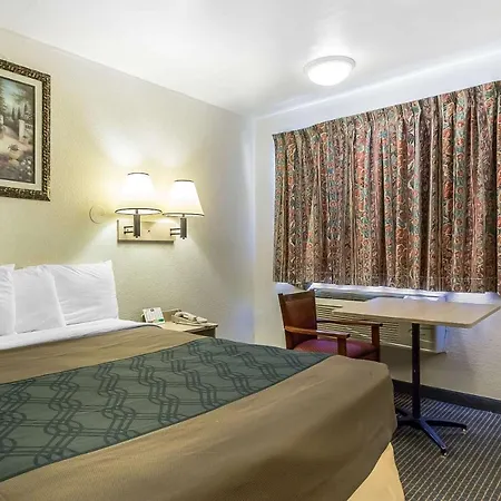 Rodeway Inn Nashville-3